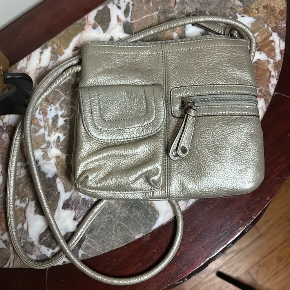 EUC Tignanello leather crossbody